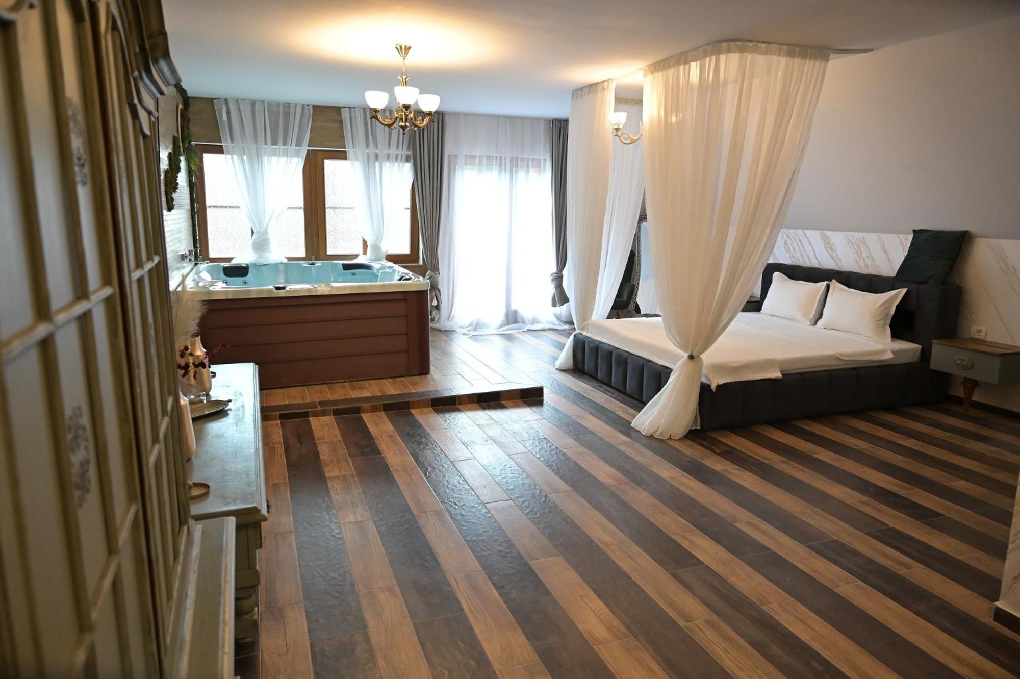 Conacul Radacinilor Hotel เปโตรชานิ ภายนอก รูปภาพ