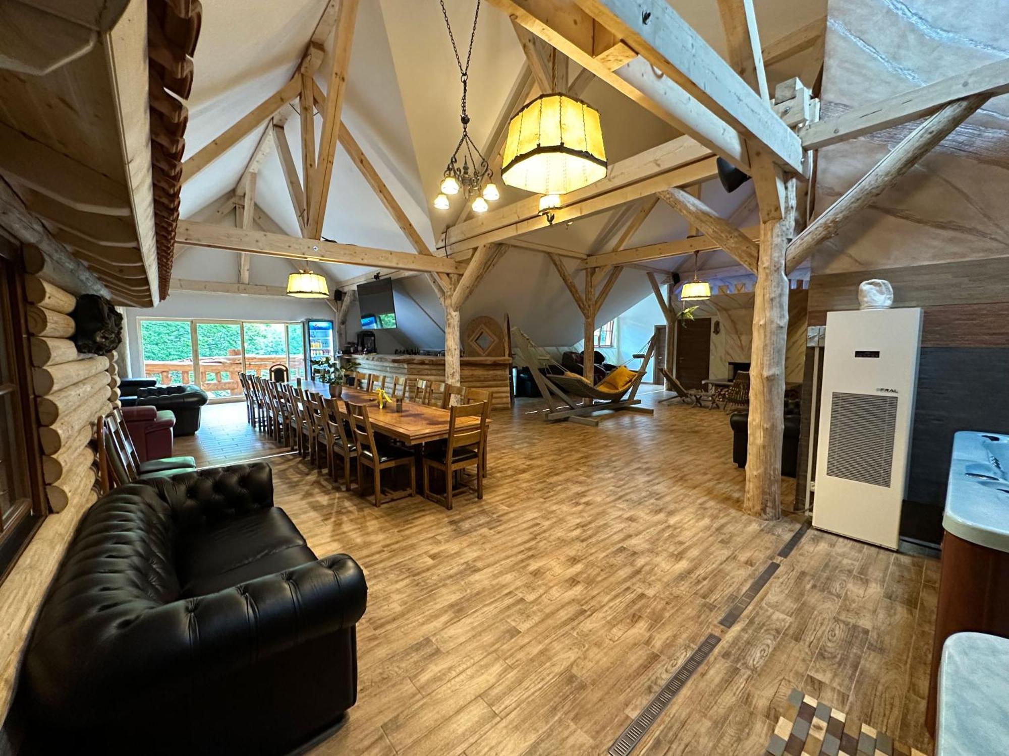 Conacul Radacinilor Hotel เปโตรชานิ ภายนอก รูปภาพ